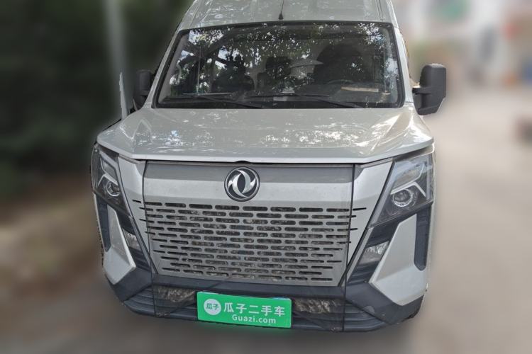 Used Dongfeng Yufeng 2023 V9+ 2.3T Manual Rear-Drive Cargo Van with Dual Rear Tires 3-Seater Front
