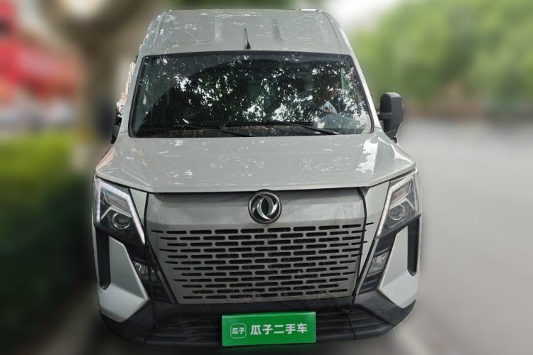 Used Dongfeng Yufeng 2023 V9+ 2.3T Manual Rear-Drive Cargo Van with Dual Rear Tires 3-Seater Front