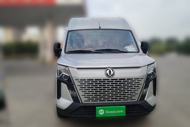 Used Dongfeng Yufeng 2023 V9+ 2.3T Manual Rear-Drive Cargo Van with Dual Rear Tires 3-Seater Front