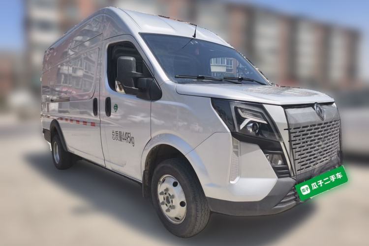 Used Dongfeng Yufeng 2023 V9+ 2.3T Manual Rear-Drive Cargo Van with Dual Rear Tires 3-Seater Front Right 45 Deg