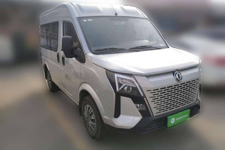 Used Dongfeng Yufeng 2023 V9+ 2.0T Automatic Front-Wheel-Drive Short Wheelbase Mid-Roof Design—5/6-Seater Front Right 45 Deg