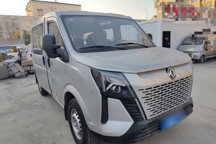 Used Dongfeng Yufeng 2023 V9+ 2.0T Manual Front-Wheel-Drive Multi-Function Short-Chassis Low-Roof 5/6-Seater Front Right 45 Deg