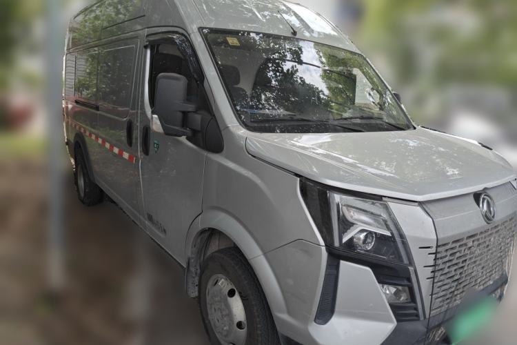 Used Dongfeng Yufeng 2023 V9+ 2.3T Manual Rear-Drive Cargo Van with Dual Rear Tires 3-Seater Front Right 45 Deg