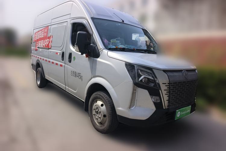 Used Dongfeng Yufeng 2023 V9+ 2.3T Manual Rear-Drive Cargo Van with Dual Rear Tires 3-Seater Front Right 45 Deg