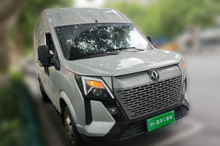 Used Dongfeng Yufeng 2023 V9+ 2.3T Manual Rear-Drive Cargo Van with Dual Rear Tires 3-Seater Front Right 45 Deg