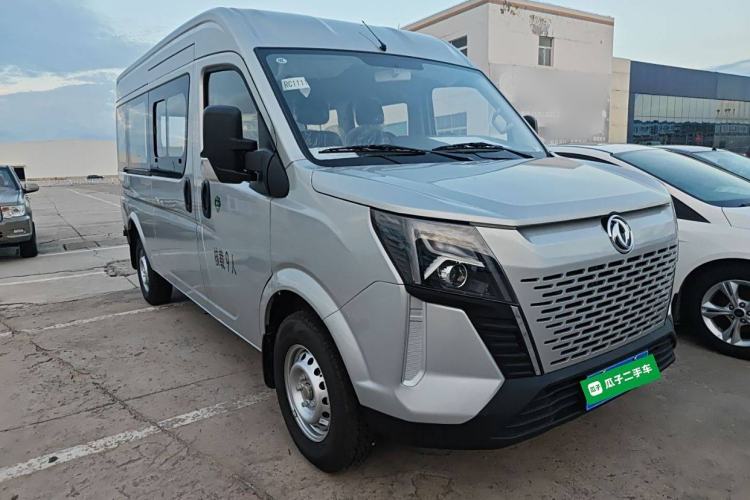 Used Dongfeng Yufeng 2023 V9+ 2.0T Manual Front-Wheel-Drive Multi-Function Mid-Roof Van with 7/8/9 Seats Front Right 45 Deg