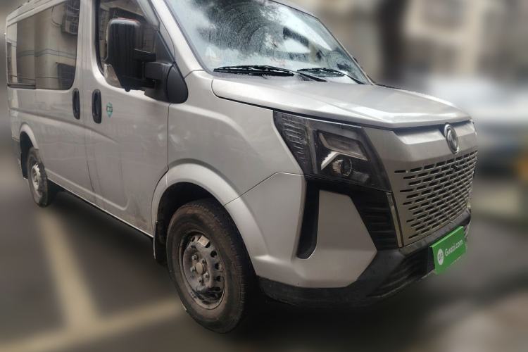 Used Dongfeng Yufeng 2023 V9+ 2.0T Manual Front-Wheel-Drive Multi-Function Short-Chassis Low-Roof 5/6-Seater Front Right 45 Deg