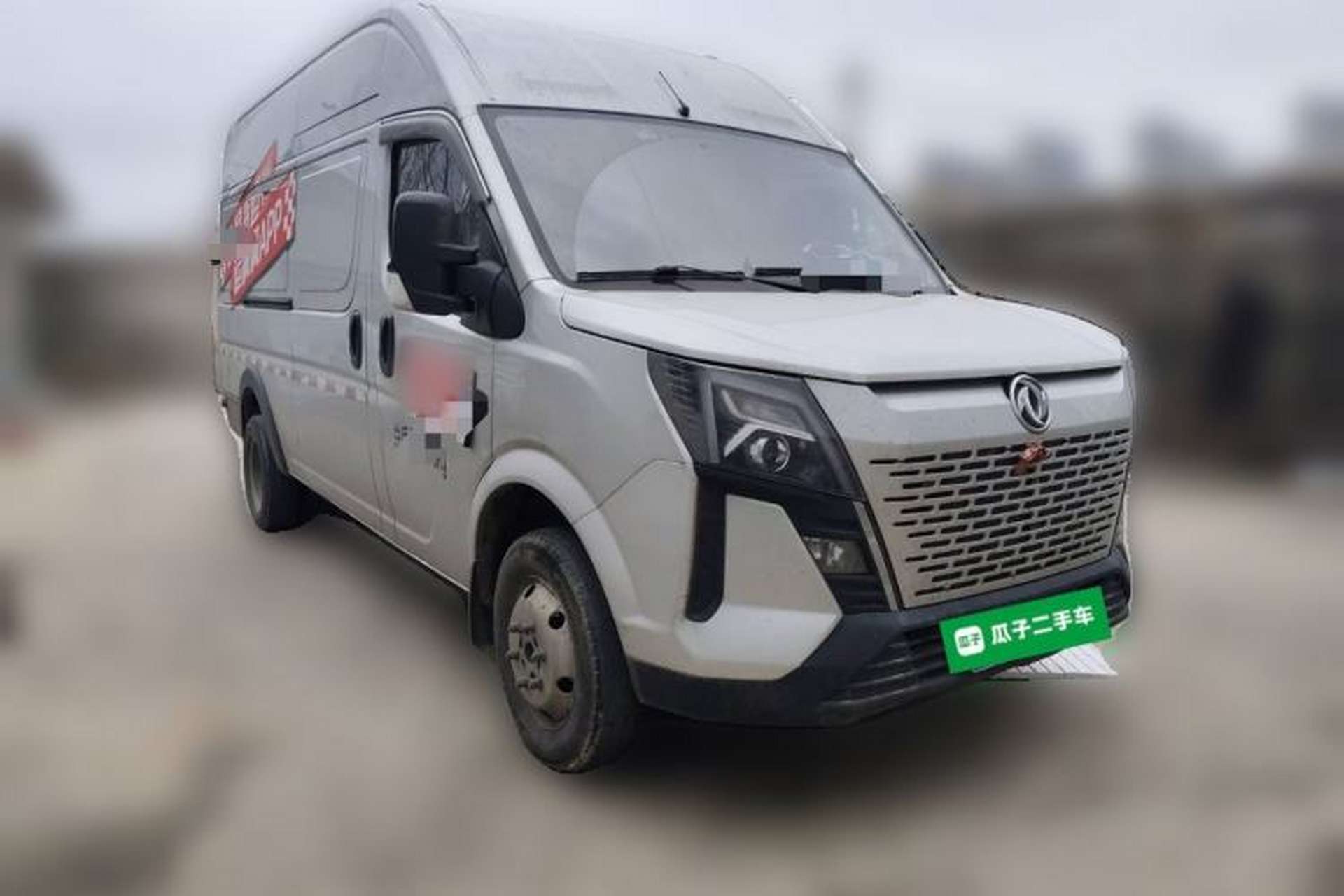 Used Dongfeng Yufeng 2023 V9+ 2.3T Manual Rear-Drive Cargo Van with Dual Rear Tires 3-Seater Front Right 45 Deg