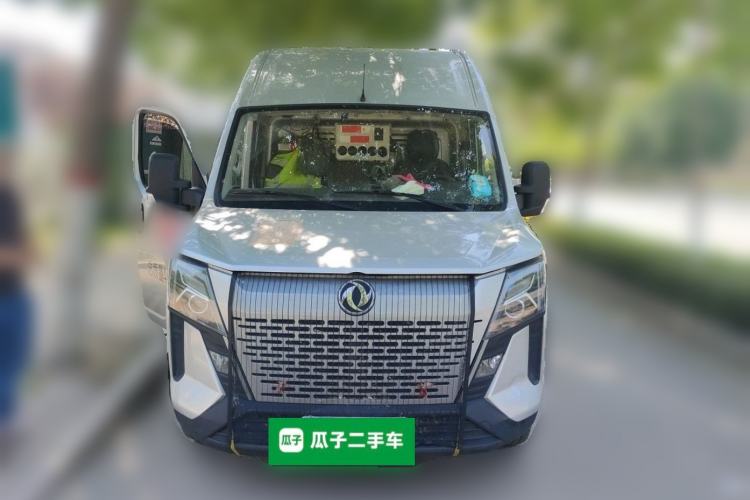 Used Dongfeng Yufeng 2023 V9+ 2.3T Manual Rear-Drive Cargo Van with Dual Rear Tires 3-Seater Front