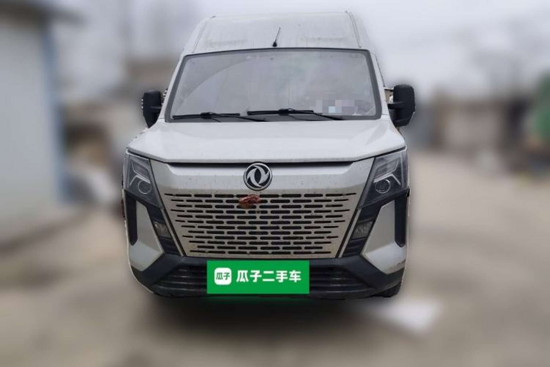 Used Dongfeng Yufeng 2023 V9+ 2.3T Manual Rear-Drive Cargo Van with Dual Rear Tires 3-Seater Front