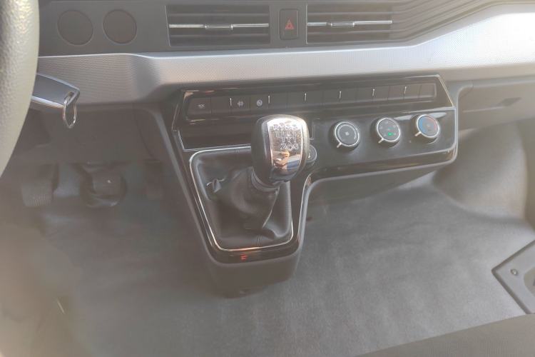 Used Dongfeng Yufeng 2023 V9+ 2.0T Manual Front-Drive Multi-Function Mid-Roof High-Roof 7/8/9-Seater Gear Lever