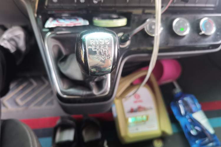 Used Dongfeng Yufeng 2023 V9+ 2.3T Manual Front-Drive Van Long Wheelbase High Roof 3-Seater Gear Lever