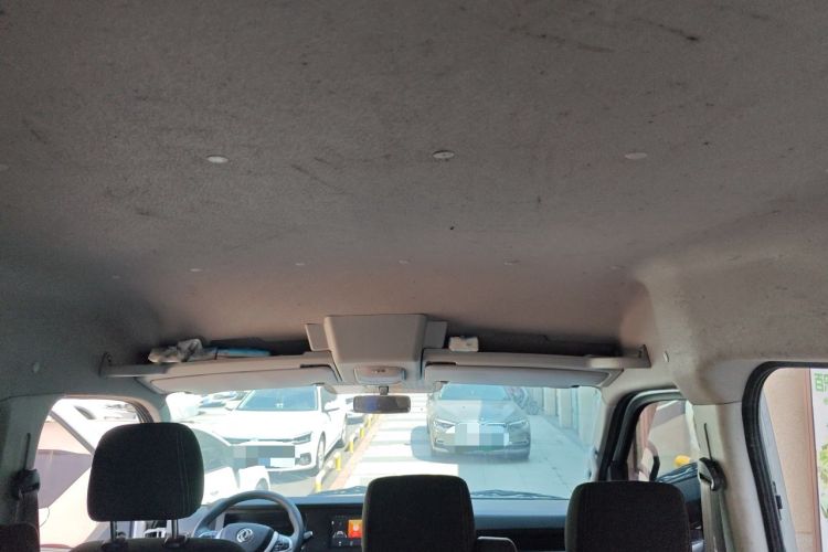 Used Dongfeng Yufeng 2023 V9+ 2.0T Manual Front-Wheel-Drive Multi-Function Mid-Roof Van with 7/8/9 Seats Headliner