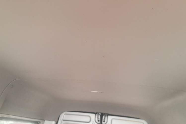 Used Dongfeng Yufeng 2023 V9+ 2.0T Manual Front-Wheel-Drive Multi-Function Mid-Roof Van with 7/8/9 Seats Headliner