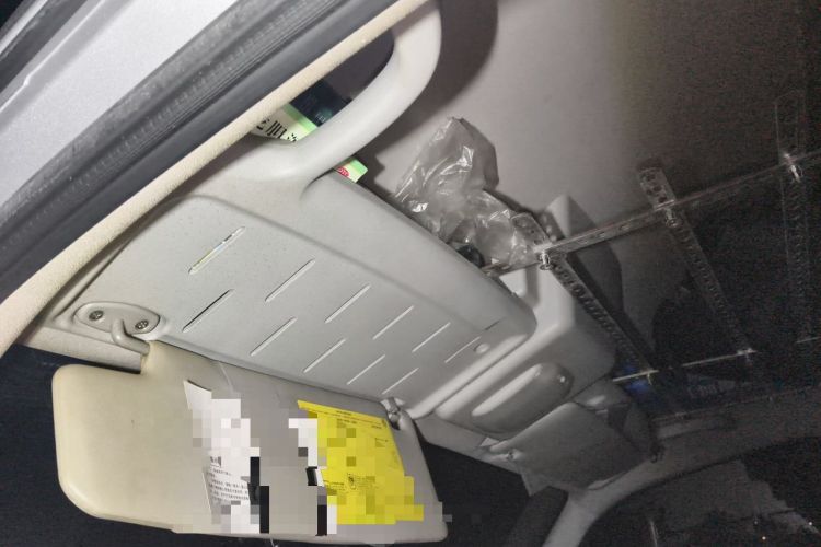 Used Dongfeng Yufeng 2023 V9+ 2.3T Manual Rear-Drive Cargo Van with Dual Rear Tires 3-Seater Headliner