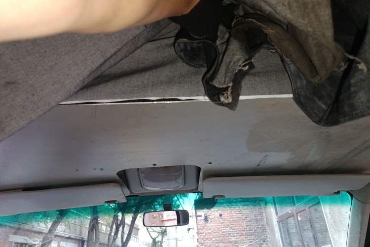 Used Dongfeng Yufeng 2023 V9+ 2.0T Manual Rear-Drive Multi-Function Mid-Height 7/8/9-Seater Headliner
