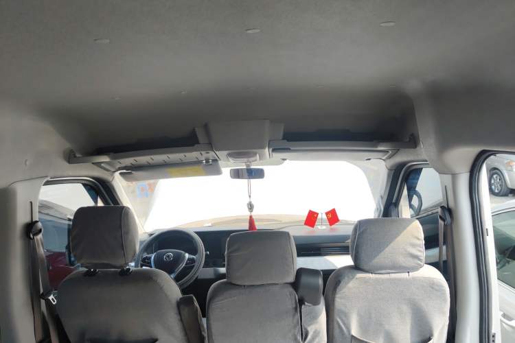 Used Dongfeng Yufeng 2023 V9+ 2.0T Manual Front-Wheel-Drive Multi-Function Mid-Roof Van with 7/8/9 Seats Headliner
