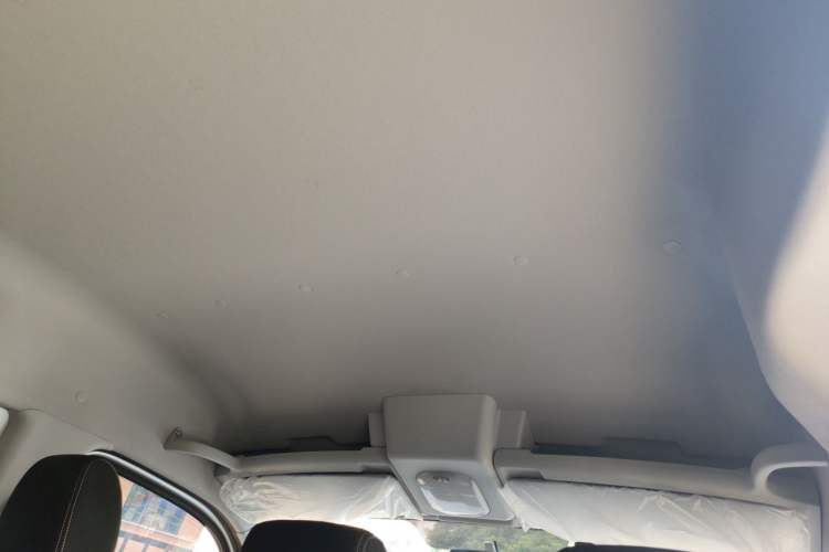 Used Dongfeng Yufeng 2023 V9+ 2.0T Manual Front-Wheel-Drive Multi-Function Mid-Roof Van with 7/8/9 Seats Headliner