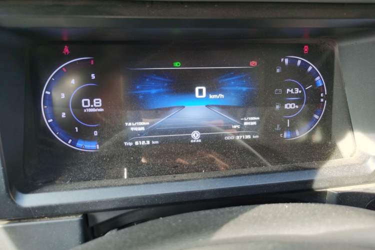 Used Dongfeng Yufeng 2023 V9+ 2.3T Manual Front-Drive Van Short Wheelbase Mid-Roof 3-Seater Instrument Cluster