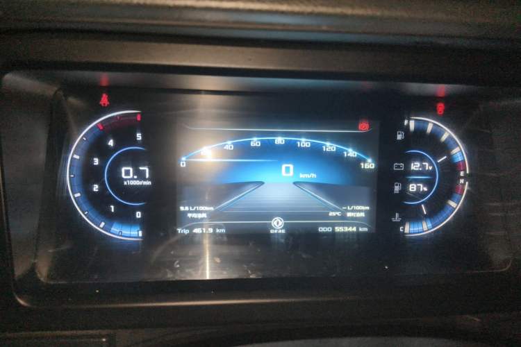 Used Dongfeng Yufeng 2023 V9+ 2.3T Manual Rear-Drive Cargo Van with Dual Rear Tires 3-Seater Instrument Cluster
