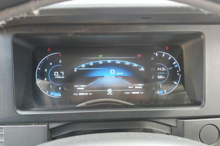 Used Dongfeng Yufeng 2023 V9+ 2.0T Manual Front-Wheel-Drive Multi-Function Mid-Roof Van with 7/8/9 Seats Instrument Cluster