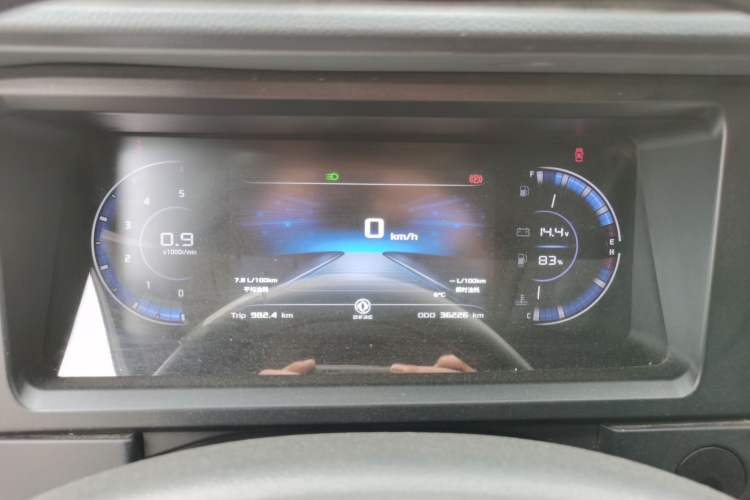 Used Dongfeng Yufeng 2023 V9+ 2.3T Manual Front-Drive Van Short Wheelbase Mid-Roof 3-Seater Instrument Cluster