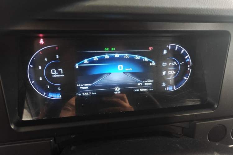 Used Dongfeng Yufeng 2023 V9+ 2.0T Automatic Front-Drive Multi-Function Mid-Roof 7/8/9-Seater Instrument Cluster