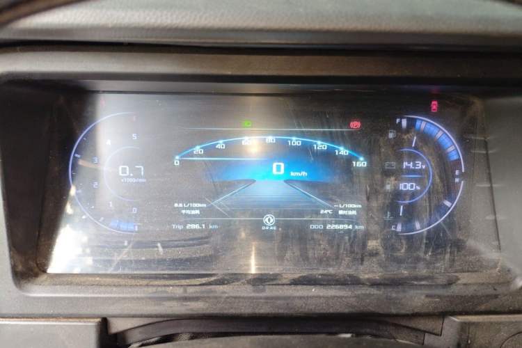 Used Dongfeng Yufeng 2023 V9+ 2.3T Manual Rear-Drive Cargo Van with Dual Rear Tires 3-Seater Instrument Cluster