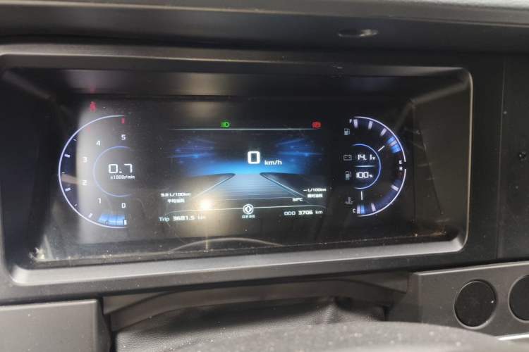 Used Dongfeng Yufeng 2023 V9+ 2.0T Manual Front-Wheel-Drive Multi-Function Mid-Roof Van with 7/8/9 Seats Instrument Cluster