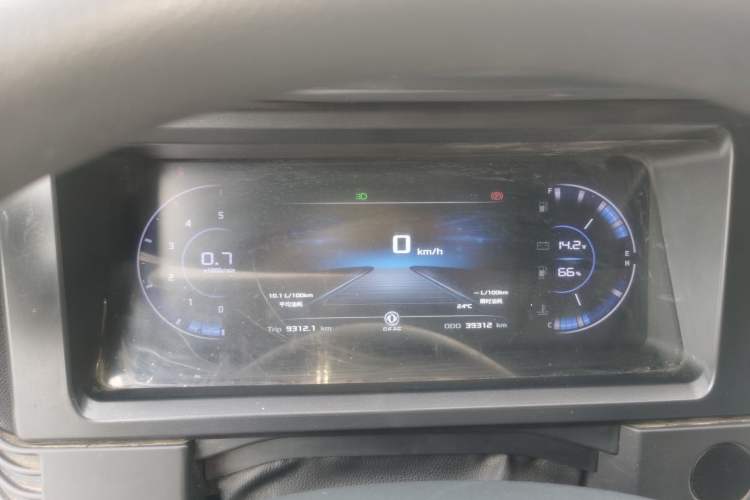 Used Dongfeng Yufeng 2023 V9+ 2.0T Manual Front-Wheel-Drive Multi-Function Mid-Roof Van with 7/8/9 Seats Instrument Cluster