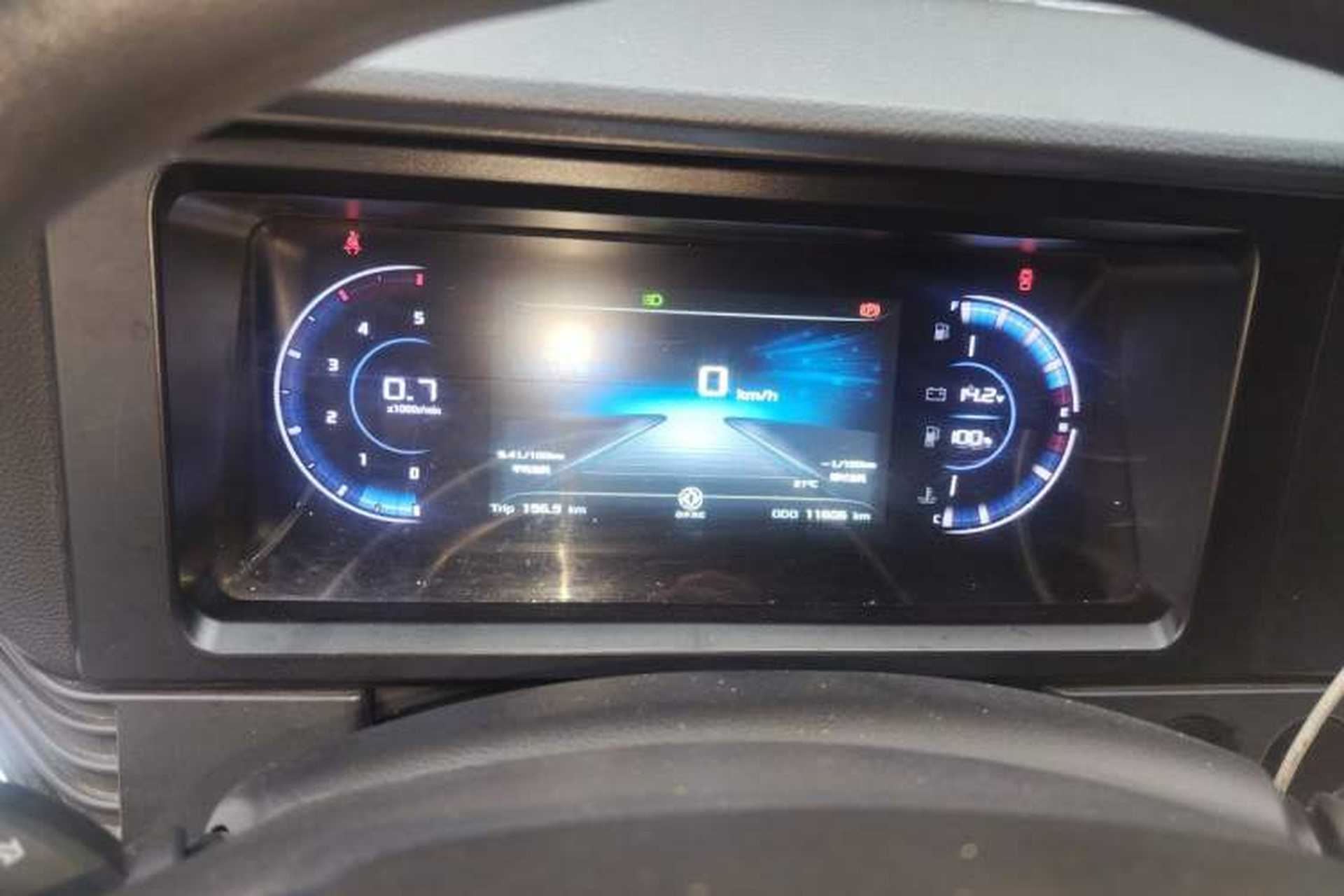 Used Dongfeng Yufeng 2023 V9+ 2.0T Manual Front-Wheel-Drive Multi-Function Short-Chassis Low-Roof 5/6-Seater Instrument Cluster
