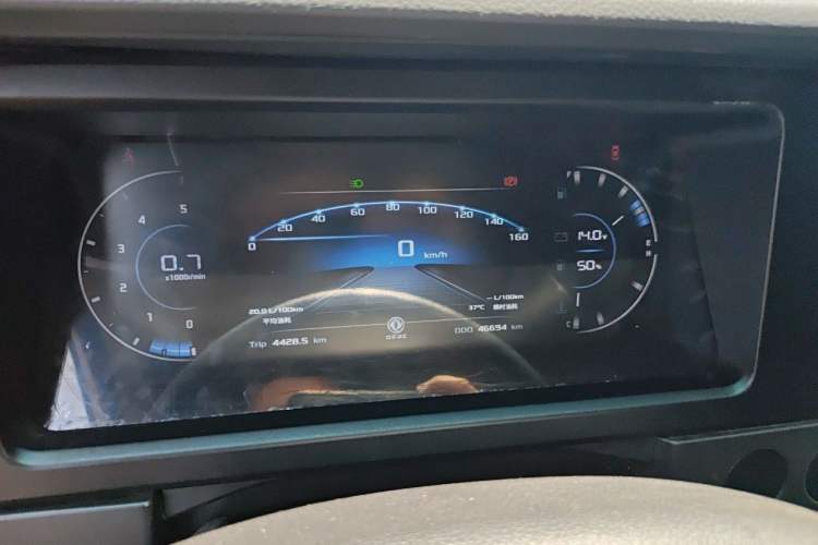 Used Dongfeng Yufeng 2023 V9+ 2.0T Manual Front-Wheel-Drive Multi-Function Mid-Roof Van with 7/8/9 Seats Instrument Cluster