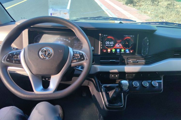 Used Dongfeng Yufeng 2023 V9+ 2.3T Manual Front-Drive Van Long Wheelbase High Roof 3-Seater Interior 1