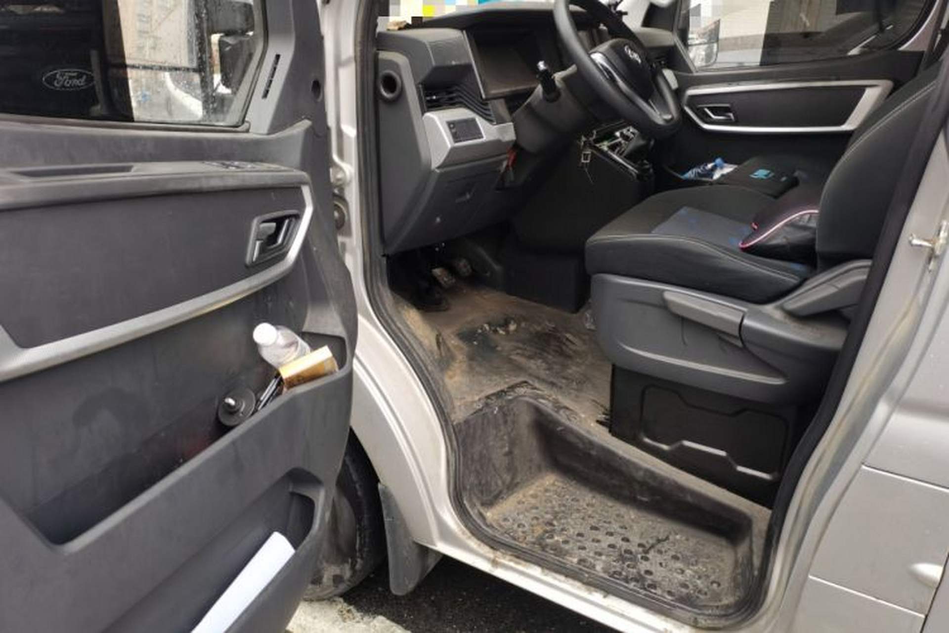 Used Dongfeng Yufeng 2023 V9+ 2.0T Manual Front-Drive Multi-Function Short-Chassis Mid-Height 5/6-Seater Interior 3