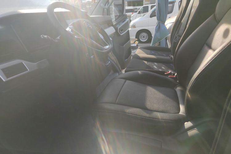 Used Dongfeng Yufeng 2023 V9+ 2.0T Manual Front-Drive Multi-Function Mid-Roof High-Roof 7/8/9-Seater Interior 5