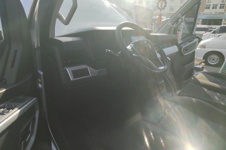 Used Dongfeng Yufeng 2023 V9+ 2.0T Manual Front-Drive Multi-Function Mid-Roof High-Roof 7/8/9-Seater Interior 6