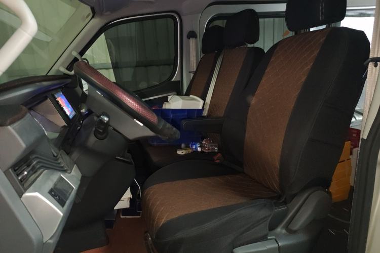 Used Dongfeng Yufeng 2023 V9+ 2.0T Manual Front-Drive Multi-Function Short-Chassis Mid-Height 5/6-Seater Left Front Seat