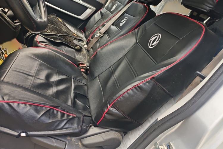 Used Dongfeng Yufeng 2023 V9+ 2.0T Manual Front-Drive Multi-Function Mid-Roof High-Roof 7/8/9-Seater Left Front Seat
