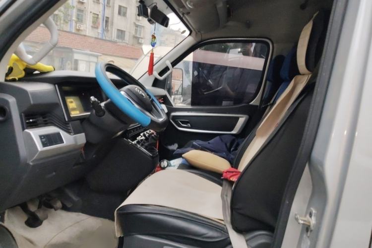 Used Dongfeng Yufeng 2023 V9+ 2.0T Manual Front-Drive Multi-Function Short-Chassis Mid-Height 5/6-Seater Left Front Seat