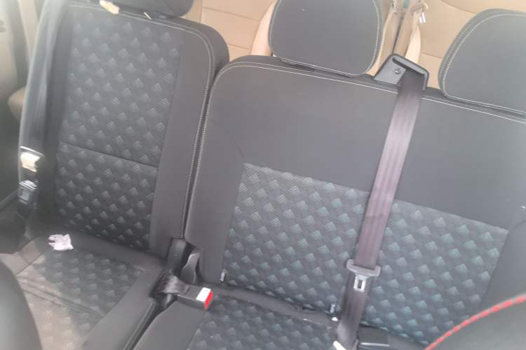 Used Dongfeng Yufeng 2023 V9+ 2.0T Manual Front-Wheel-Drive Multi-Function Mid-Roof Van with 7/8/9 Seats Left Rear Seat