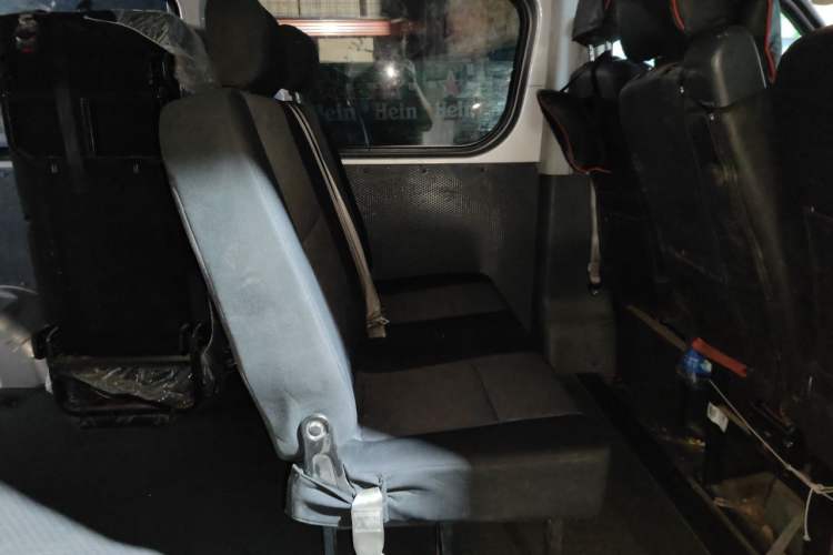 Used Dongfeng Yufeng 2023 V9+ 2.0T Automatic Front-Drive Multi-Function Mid-Roof 7/8/9-Seater Left Rear Seat