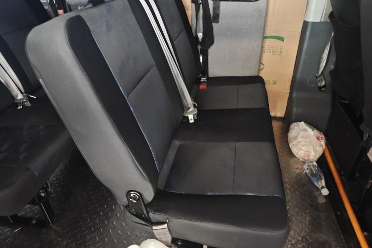 Used Dongfeng Yufeng 2023 V9+ 2.0T Automatic Front-Drive Multi-Function Mid-Roof 7/8/9-Seater Left Rear Seat