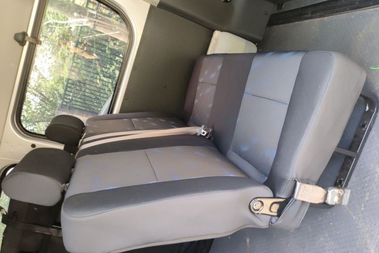 Used Dongfeng Yufeng 2023 V9+ 2.0T Manual Front-Wheel-Drive Multi-Function Mid-Roof Van with 7/8/9 Seats Left Rear Seat
