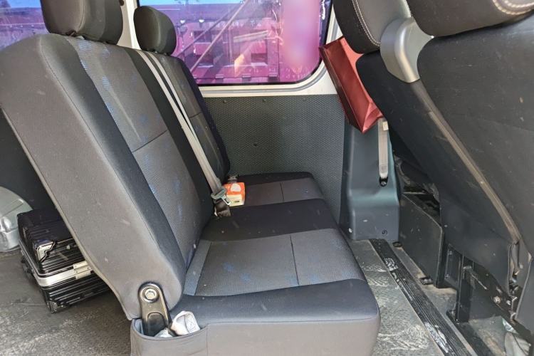 Used Dongfeng Yufeng 2023 V9+ 2.0T Manual Front-Wheel-Drive Multi-Function Mid-Roof Van with 7/8/9 Seats Left Rear Seat