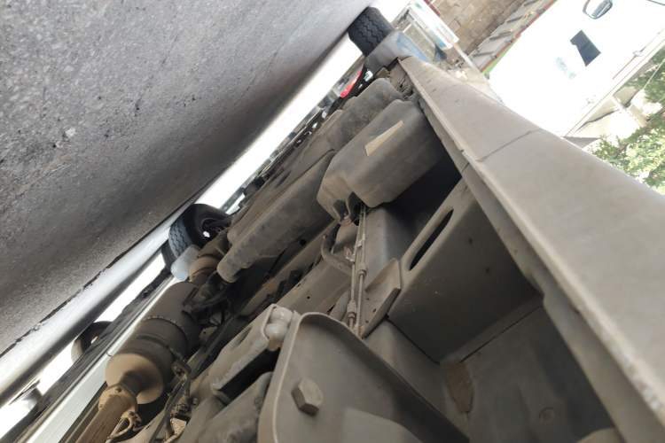 Used Dongfeng Yufeng 2023 V9+ 2.0T Manual Front-Wheel-Drive Multi-Function Mid-Roof Van with 7/8/9 Seats Left Side Sill