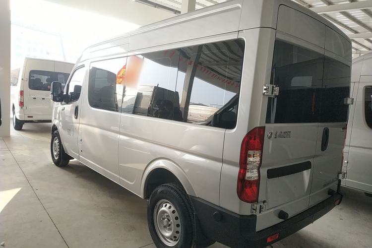 Used Dongfeng Yufeng 2023 V9+ 2.0T Manual Front-Wheel-Drive Multi-Function Mid-Roof Van with 7/8/9 Seats Left Side