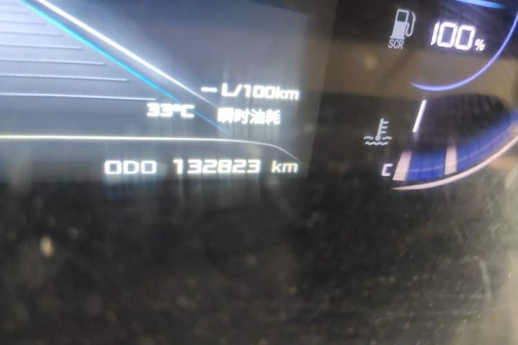 Used Dongfeng Yufeng 2023 V9+ 2.0T Manual Front-Wheel-Drive Multi-Function Mid-Roof Van with 7/8/9 Seats Odometer Close Up