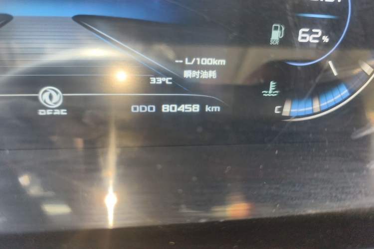 Used Dongfeng Yufeng 2023 V9+ 2.3T Manual Rear-Drive Cargo Van with Dual Rear Tires 3-Seater Odometer Close Up