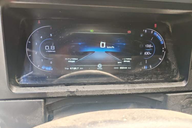 Used Dongfeng Yufeng 2023 V9+ 2.0T Manual Front-Drive Multi-Function Mid-Roof High-Roof 7/8/9-Seater Odometer Close Up