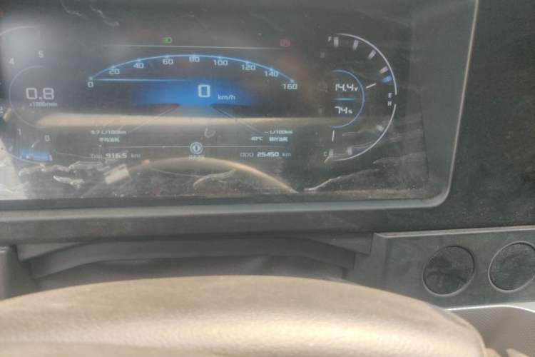 Used Dongfeng Yufeng 2023 V9+ 2.0T Manual Rear-Drive Multi-Function Mid-Height 7/8/9-Seater Odometer Close Up
